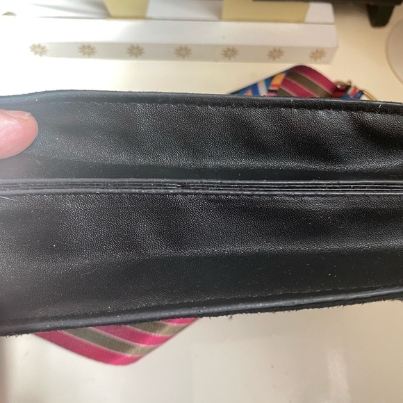 NWOT CLAUDIA G BETTY BLACK SHOULDER BAG WITH CAMERA STRAP - Picture 9 of 10